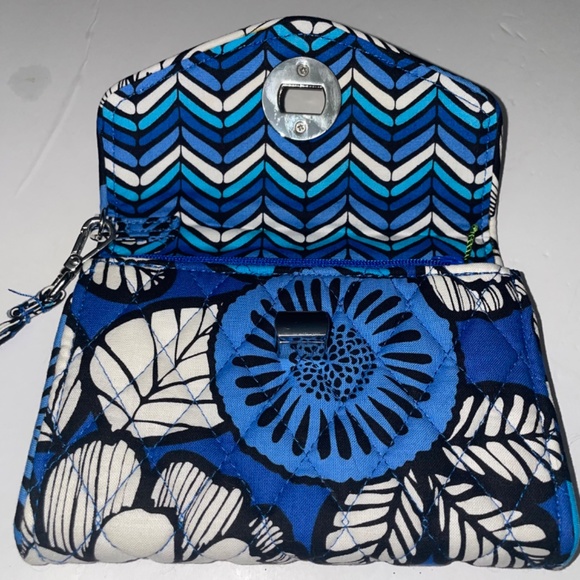 Vera Bradley | Blue Bayou Your Turn Smartphone Wristlet Blue - Picture 3 of 16